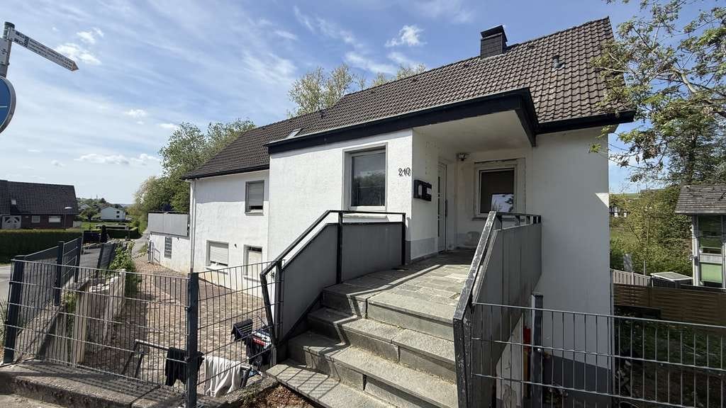 Immobilie in Detmold - Mehrfamilienhaus mit 3 Einheiten, großem Grundstück & sofortigem Cashflow – 2.100 m² Grundstück - Bild 0