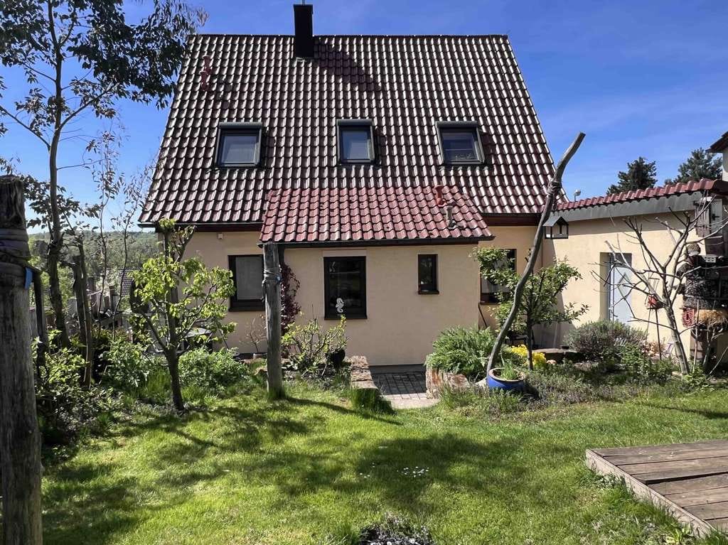 Immobilie in Lichtenwald - 73669 Lichtenwald: Hübsches Einfamilienhaus mit viel Platz, herrlicher Garten, 2 Garagen. Frei. - Bild 0