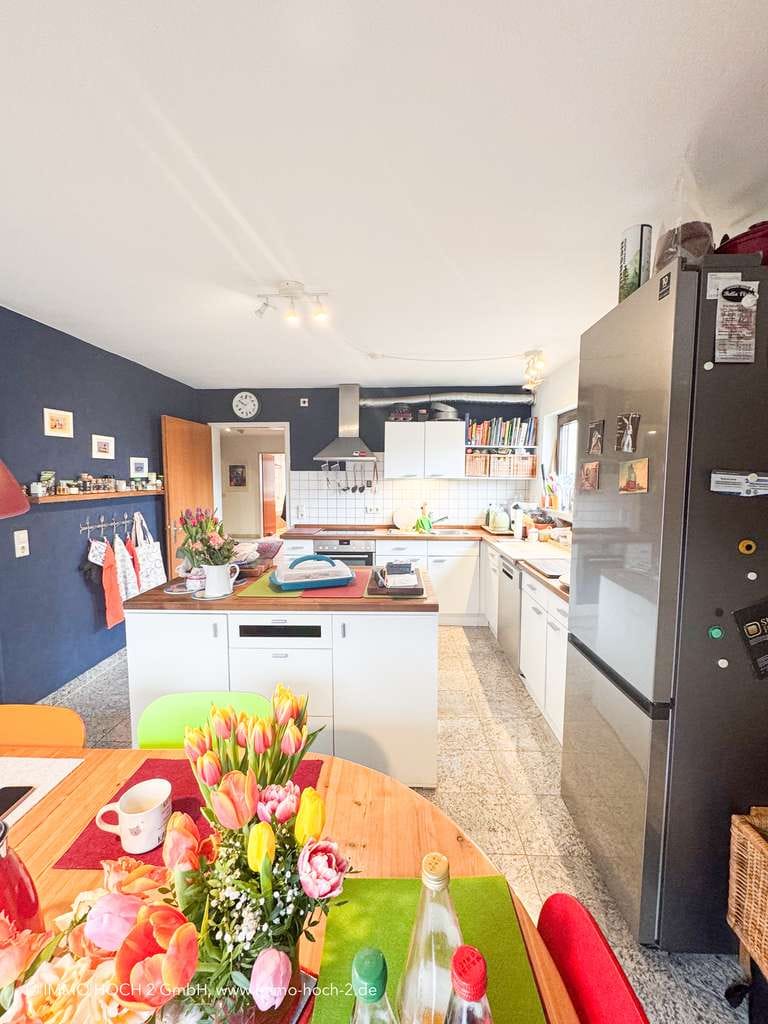 Immobilie in Allmersbach im Tal - Geräumige 6-Zimmer-Wohnung mit Garten, Terrasse, Garage und Einliegerwohnung - Bild 2
