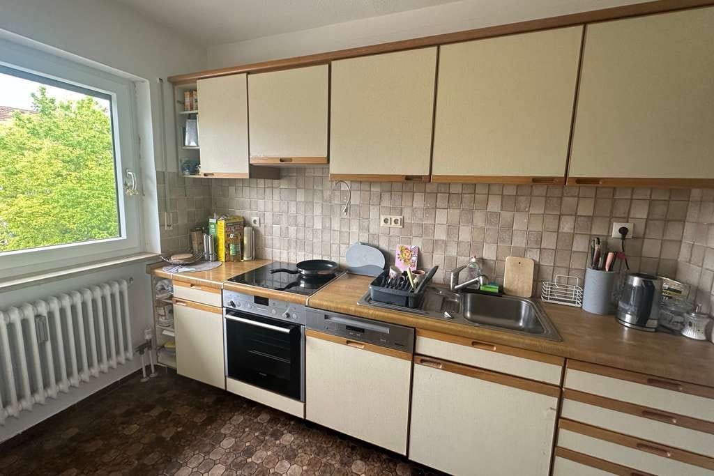 Immobilie in Neuendettelsau - Genießen Sie die Aussicht! Helle 3-Zimmer-Wohnung mit zwei Balkonen und Stellplatz - Bild 1