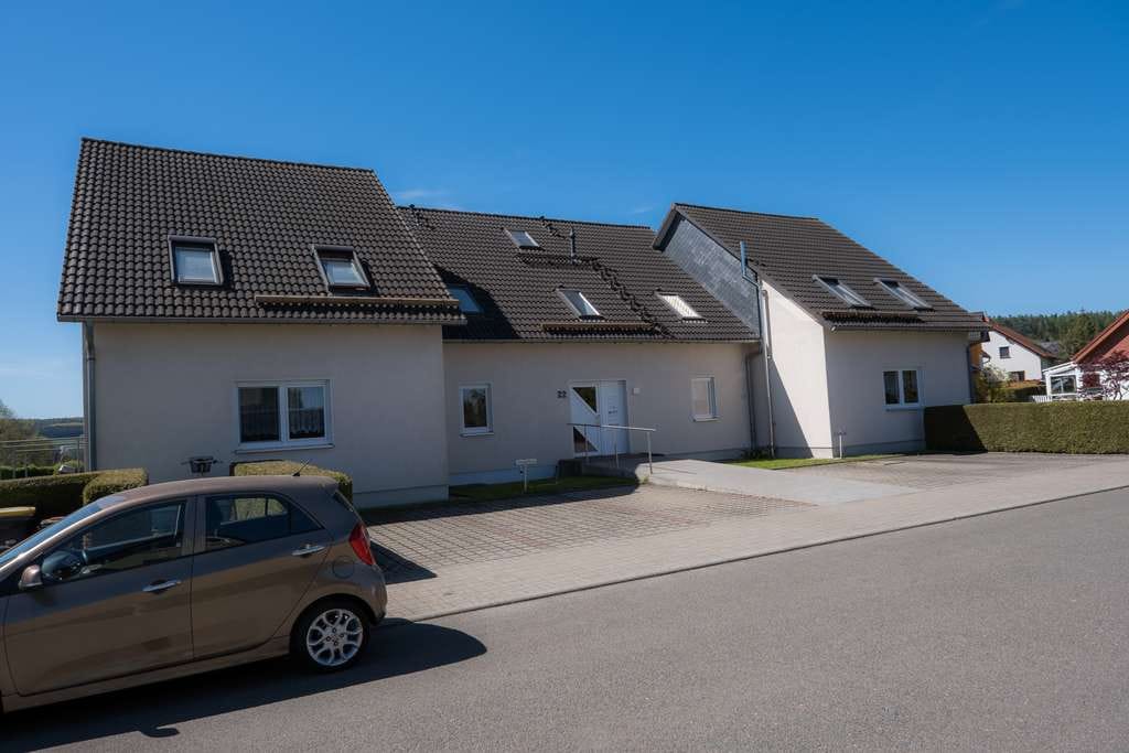 Immobilie in Hohndorf - 1 von 2 gepflegten Eigentumswohnungen mit Balkon, Keller, Stellplatz in sehr guter Lage von Hohndorf - Bild 1