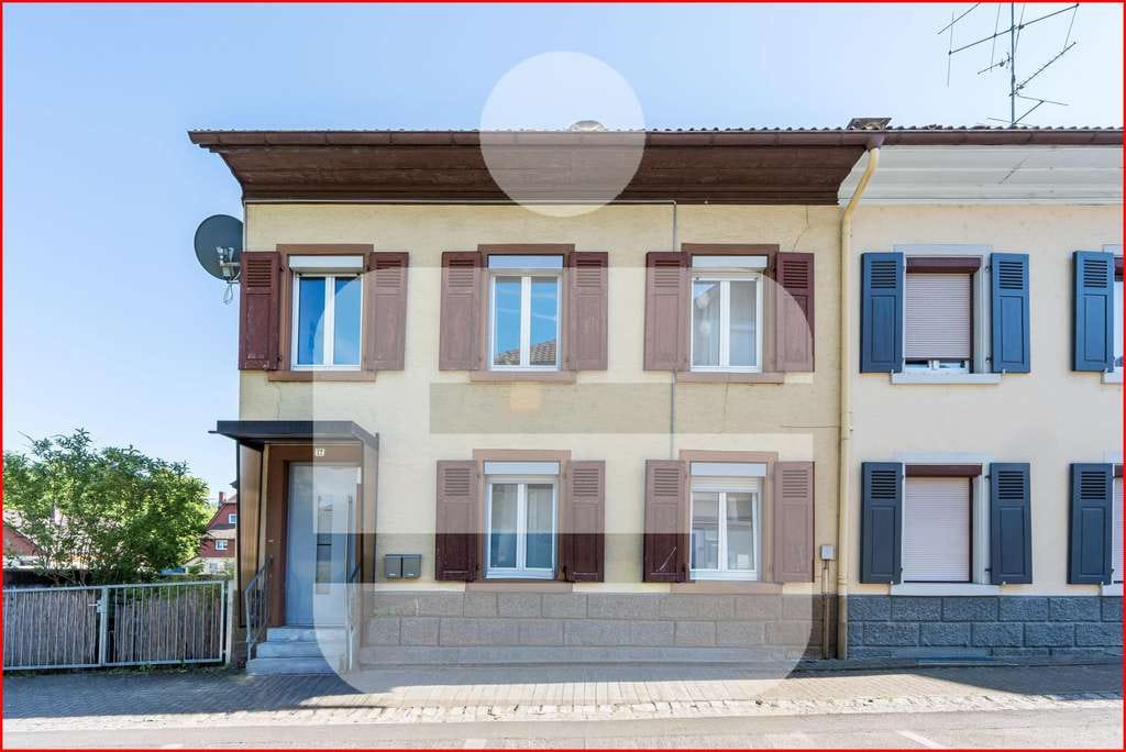 Immobilie in Wehr - Zwei Einheiten, viele Möglichkeiten: Historisches Haus mit modernem Flair - Bild 0