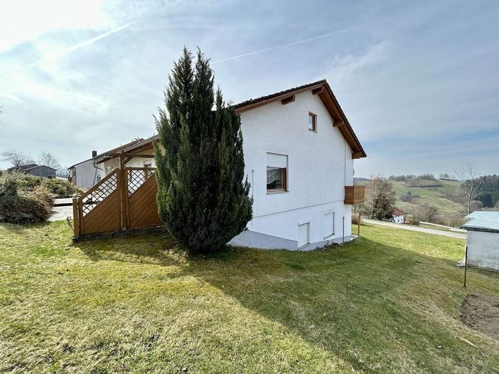 Immobilie in Waldkirchen - Einfamilienhaus mit Einliegerwohnung Nähe 94065 Waldkirchen - Bild 3