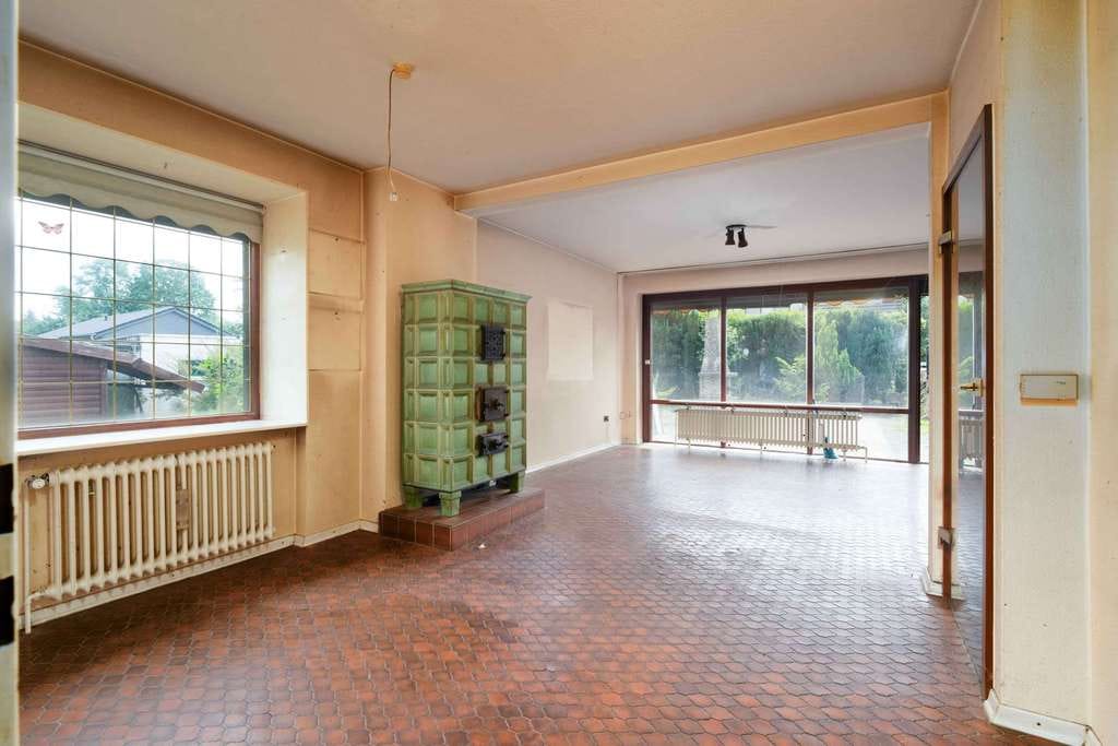 Immobilie in Hambühren - Sanierungsbedürftiges Reihenendhaus mit 2 Garagen - Bild 3