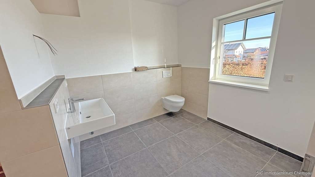 Immobilie in Fridolfing - Neubau! Großzügige 3 Zimmerwohnung in Fridolfing. Ländliches wohnen mit guter Infrastruktur. - Bild 3