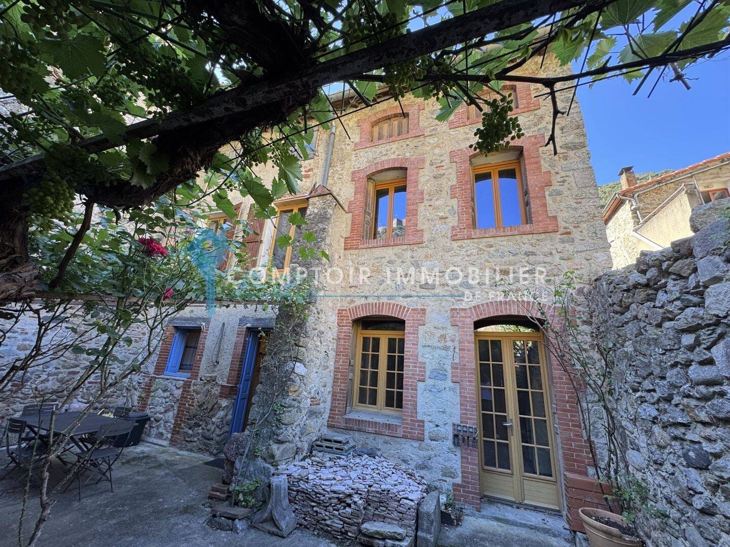 Immobilie in Hornbach - Dorfhaus mit Gewerbeeinheit und Wohnungen in Villefranche-de-Conflent - Bild 0
