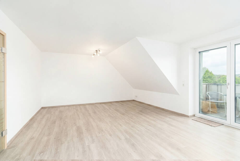 Immobilie in Volkach - Raumgefühl auf zwei Ebenen - moderne 3-Zimmer-Maisonette in Volkach - Bild 1