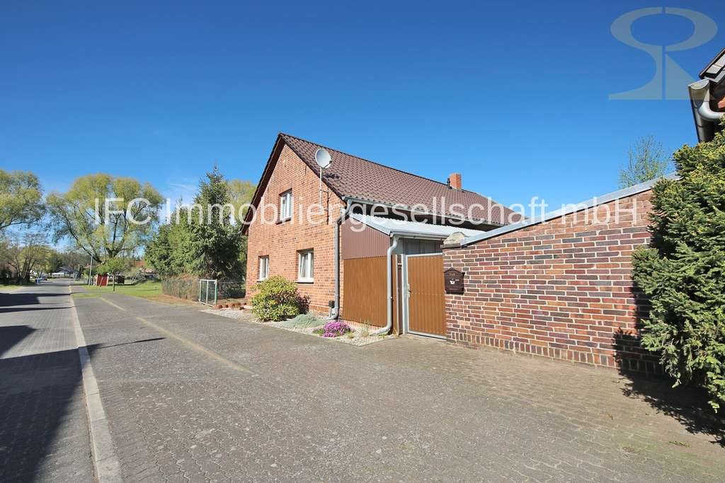 Immobilie in Gräfenhainichen - Charmantes Einfamilienhaus mit großem Grundstück und viel Potenzial in Gräfenhainichen OT Jüdenberg - Bild 1