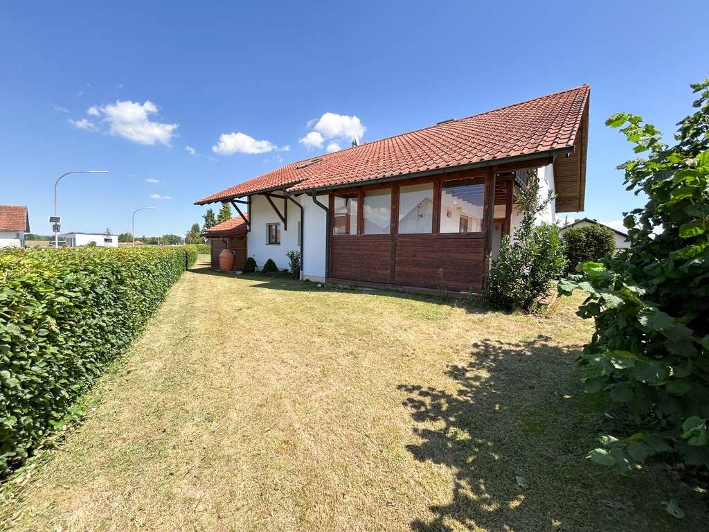 Immobilie in Parkstetten - Großzügiges Zweifamilienhaus mit 812 m² Grundstück – viel Platz, großer Garten, viele Möglichkeiten - Bild 4