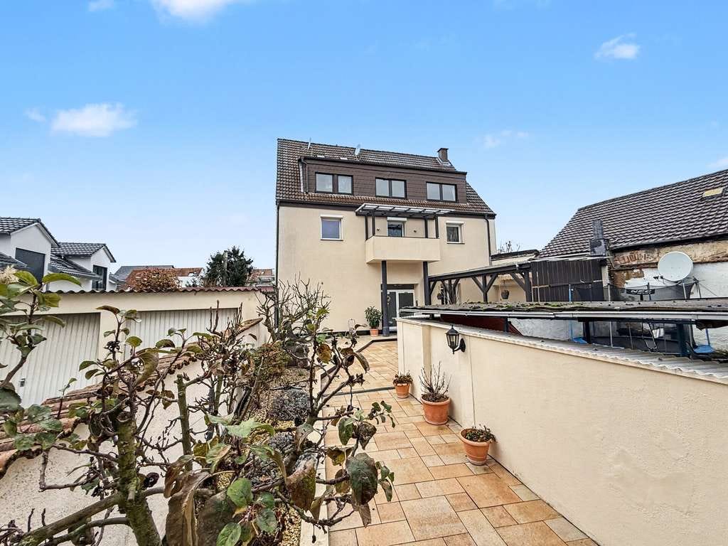 Immobilie in Viernheim - Platz für die ganze Familie
Geräumiges und ruhig gelegenes Einfamilienhaus mit 2 Bädern und 2 Küche - Bild 0