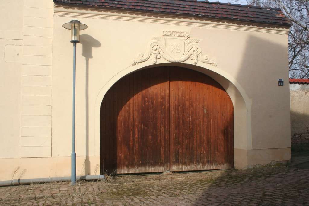 Immobilie in Wettin-Löbejün - neuer Kaufpreis - Mehrfamilienhaus als Einzeldenkmal im Saalekreis in Nauendorf - Bild 2