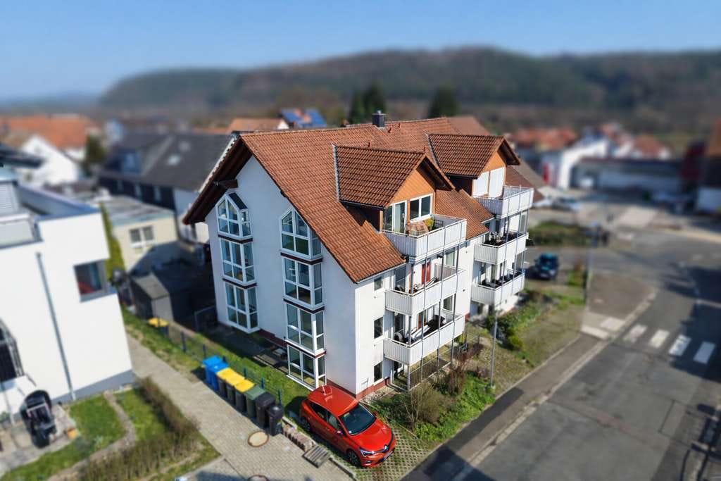 Immobilie in Cölbe - Exklusive 3-Zimmer-Wohnung mit zwei Balkonen, Kellerraum und Stellplatz - Bild 0