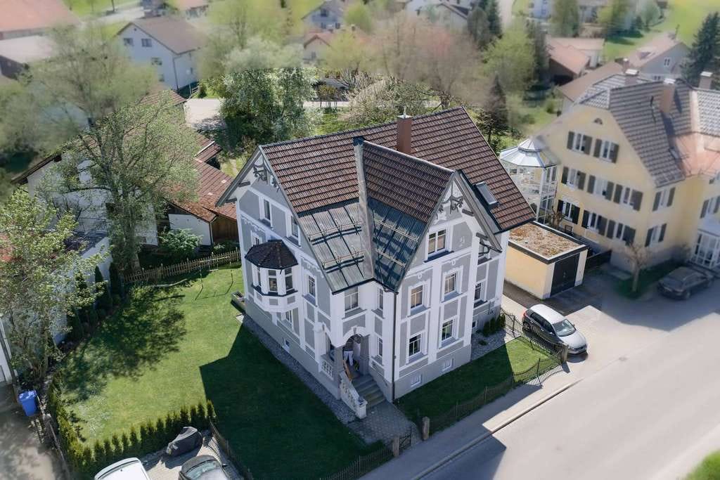 Immobilie in Buchenberg - Repräsentativ. Werthaltig. Charakterstark. Jugendstilvilla mit 3 Wohneinheiten in Buchenberg - Bild 1