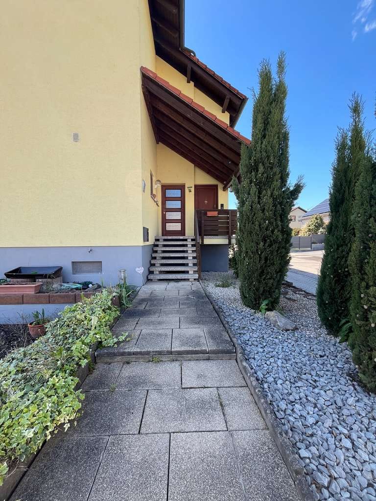 Immobilie in Dettenheim - Schauen Sie Hauptgebäude/größter Teil BJ 91 , 2 Familienhaus mit Doppelgarage/2 Carports/Grillhütte - Bild 1