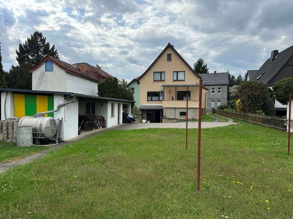 Immobilie in Rudolstadt - Teilsaniertes Einfamilienhaus mit großem Grundstück - Bild 2