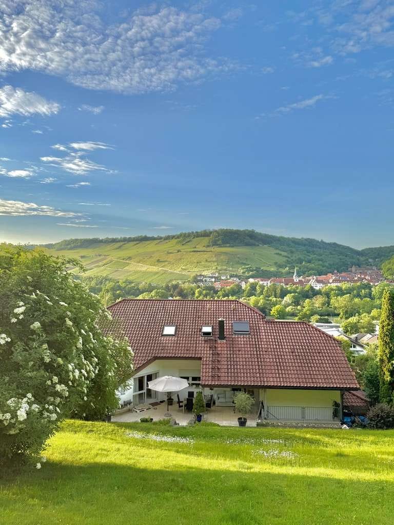 Immobilie in Ingelfingen - Attraktives 3-Familienhaus mit großem Garten und traumhafter Aussicht sowie Doppelgarage - Bild 0