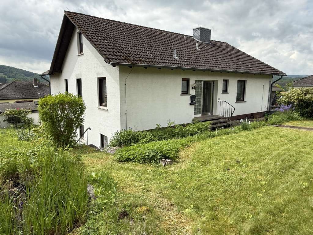 Immobilie in Wehretal - Solides Einfamilienhaus mit Garage in bester Wohnlage von Reichensachsen - Bild 3