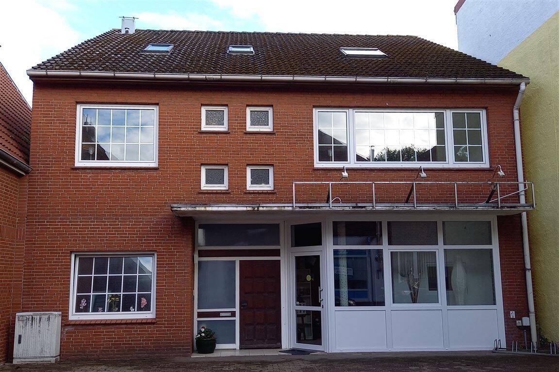 Immobilie in Cuxhaven - Anlageobjekt in Randlage von Cuxhaven! Interessantes, vielseitig nutzbares Wohn- und Geschäftshaus nahe der Elbmündung in Altenbruch! - Bild 0