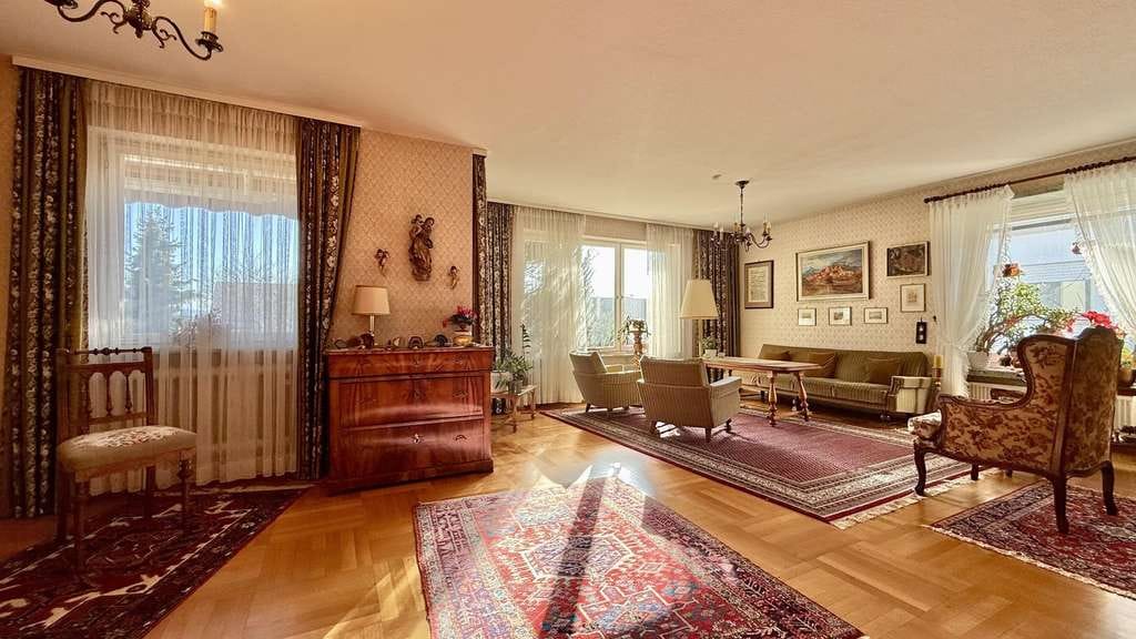 Immobilie in Ellwangen (Jagst) - Großzügiges Wohnen in Bestlage – Hochwertiges Einfamilienhaus  in Ellwangen - Bild 2