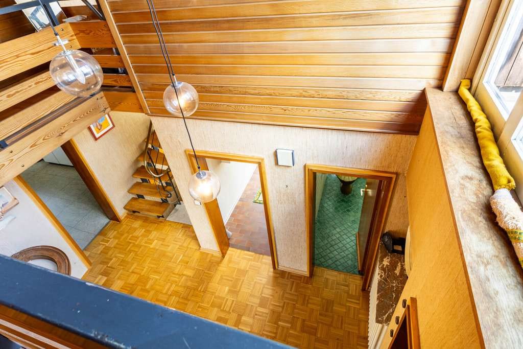 Immobilie in Brilon - Großzügiges Einfamilienhaus mit Retro-Charme, in ruhiger Lage - Bild 2