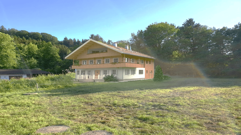 Immobilie in Übersee - Rarität - genehmigter r Landsitz im Naturschutz - Gebiet mit Rohbau 400m Wfl. am Chiemeee - Bild 0