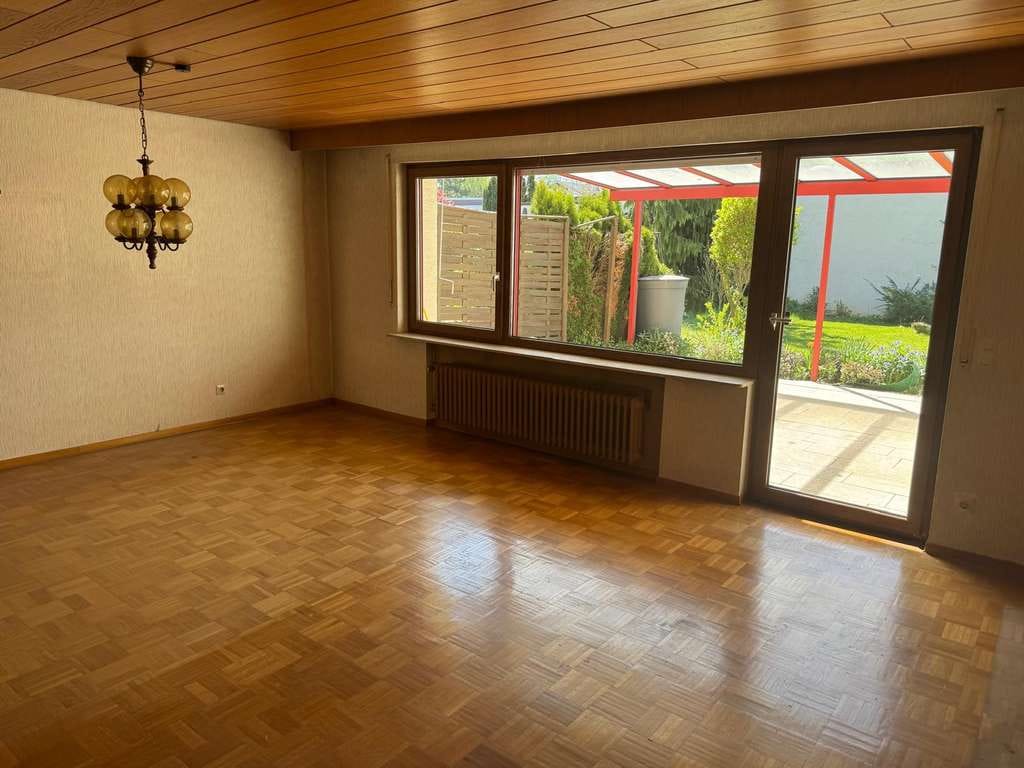 Immobilie in Ötisheim - Raumwunder in Ötisheim! Reihenmittelhaus mit Garten, Balkon, Ausbaureserve & Garage - Bild 1