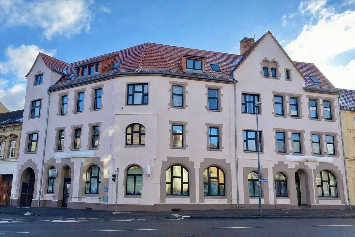 Immobilie in Bitterfeld-Wolfen - Attraktives Investment: Wohnhaus mit Gewerbeflächen - Bild 0