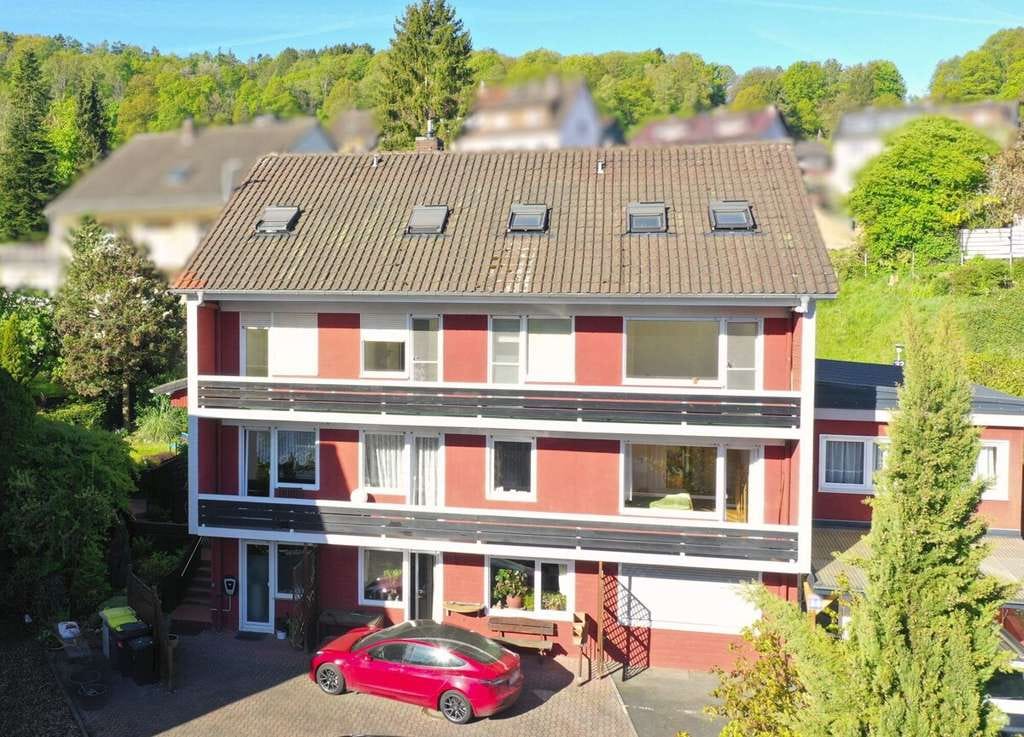 Immobilie in Bad Orb - Mehrfamilienhaus mit Gewerbe-Praxis-Fläche in Bad Orb – Renditeobjekt mit 4 Einheiten + Gewerbefl. - Bild 1
