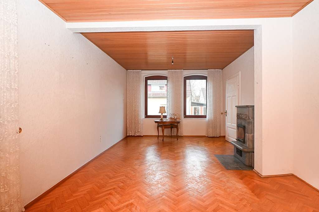 Immobilie in Barsinghausen - Großzügiges Wohnhaus mit Einliegerwohnung und weitläufigem Grundstück in Barsinghausen! - Bild 0