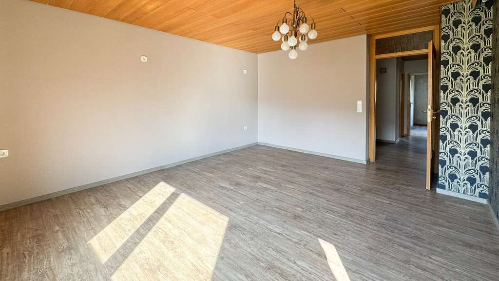 Immobilie in Dettingen an der Erms - Attraktive 3-Zimmer-Wohnung mit Balkon in ruhiger Lage von Dettingen/Erms - Bild 1