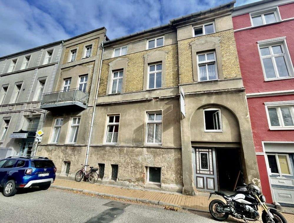Immobilie in Schwerin - 7,6% Rendite - Sanierungsbed. MFH in 1A-Lage mit 15x Studentenappartments - Bild 1