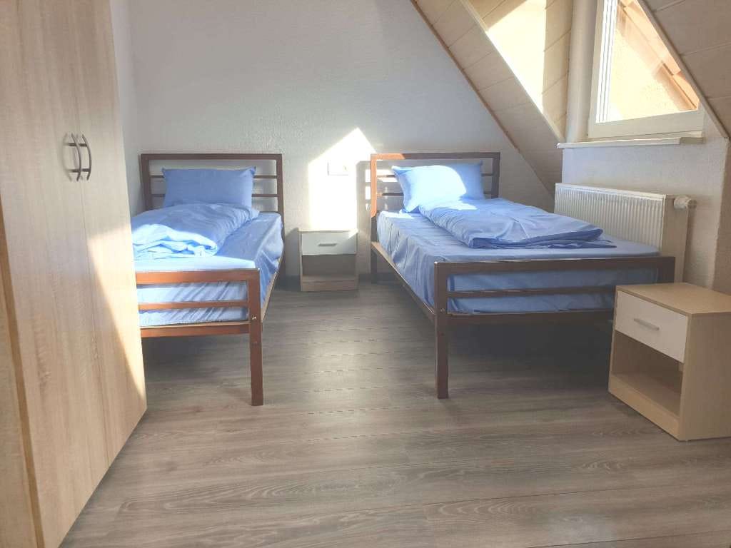 Immobilie in Aichtal - Gepflegtes 6 Familienhaus mit kleiner Gewerbefläche ! - Bild 2