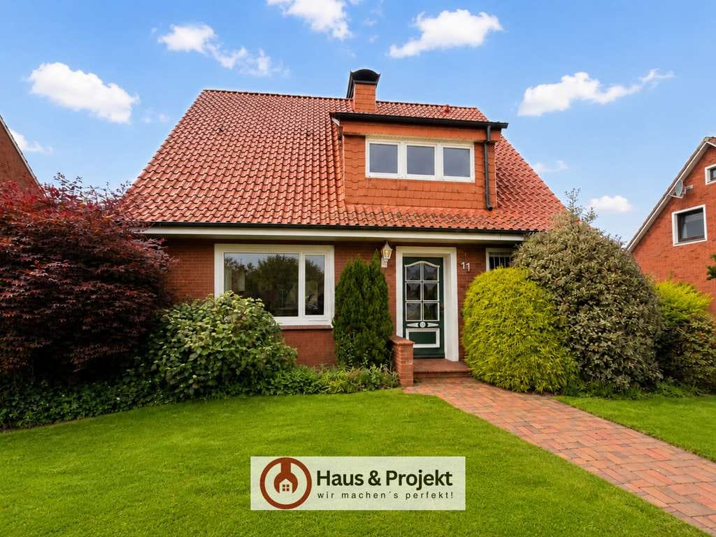 Immobilie in Esens - Großzügiges Einfamilienhaus mit Wintergarten, Kamin und Sauna in ruhiger Lage von Esens - Bild 0