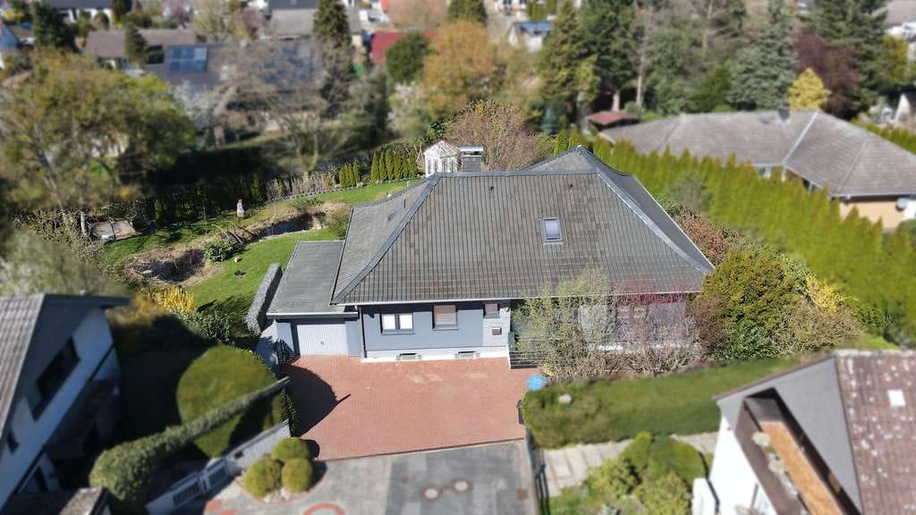 Immobilie in Diekholzen - Modernisiertes EFH mit 1.150 m² Grundstück, großer Terrasse & Traumgarten in Hi-Barienrode - Bild 0