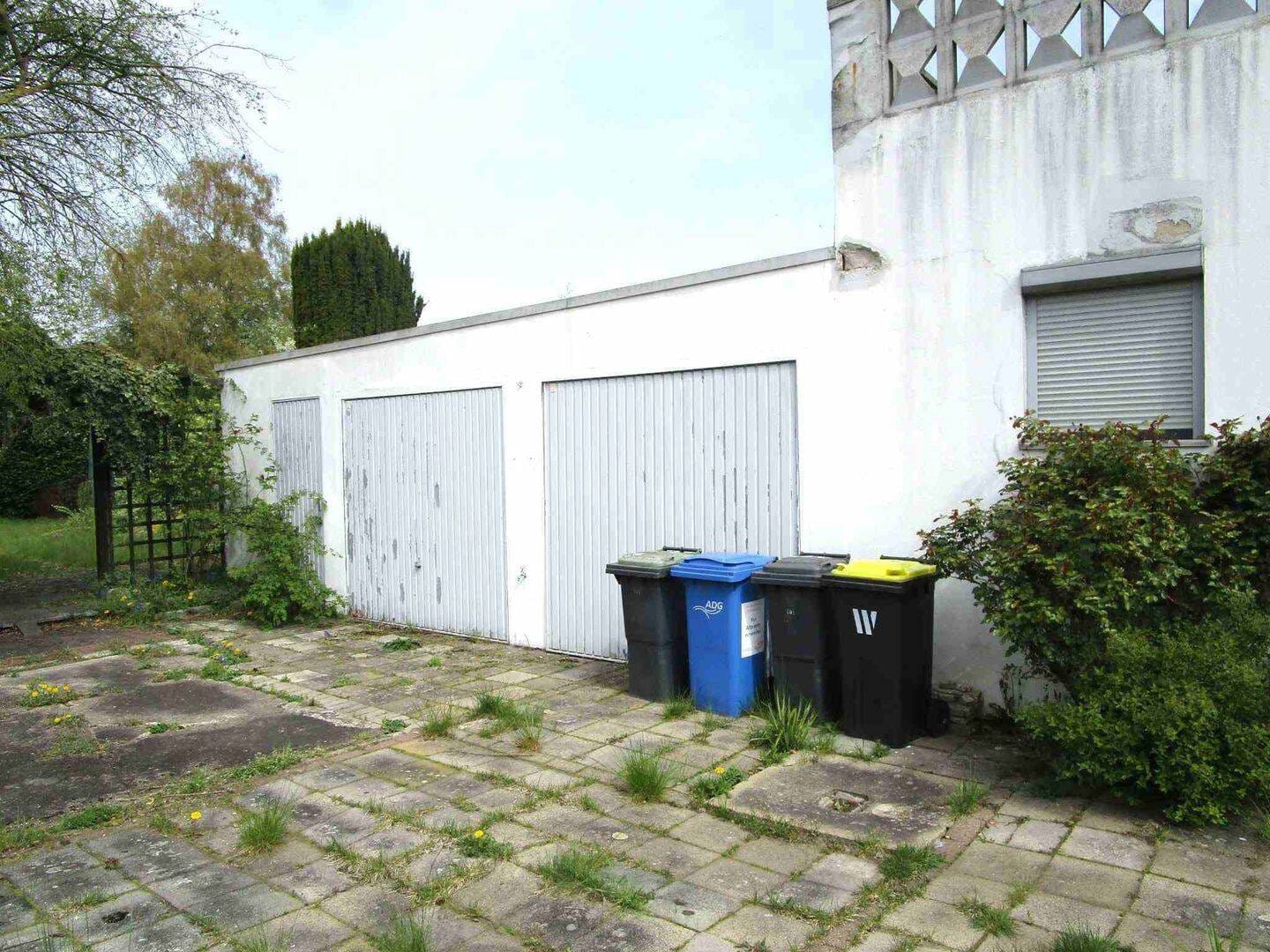 Immobilie in Delmenhorst - Sanierungsbedürftige DHH mit 5 Zimmern und Doppelgarage auf großem Grundstück - Bild 4