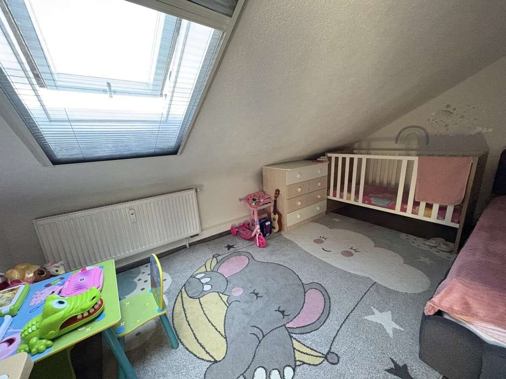 Immobilie in Bietigheim-Bissingen - Gemütliche 2-Zimmer-Dachgeschosswohnung mit zusätzlichem Raum & top Anbindung - Bild 2