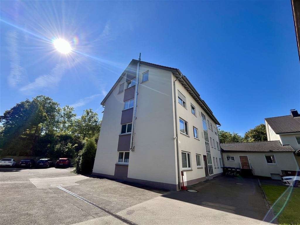 Immobilie in Blaubeuren - Kapitalanlage in Blaubeuren: Lichtdurchflutete 3-Zimmer-Dachgeschosswohnung in ruhiger Lage - Bild 0