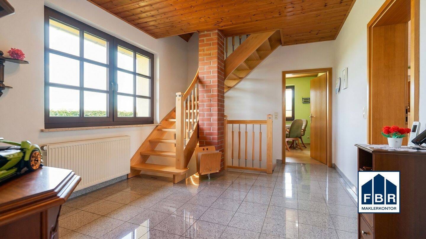 Immobilie in Rom - Viel Platz für Familie, Hobby und Garten - gepflegtes Einfamilienhaus in ruhiger Lage - Bild 2