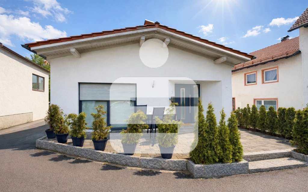 Immobilie in Aidenbach - Attraktive Kapitalanlage: Kernsaniertes Haus mit PV-Anlage & Wärmepumpe in Beutelsbach! - Bild 0