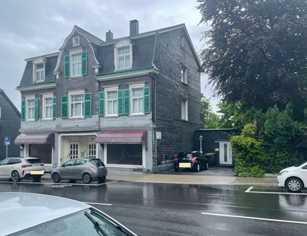 Immobilie in Remscheid - Viel Platz zum Wohnen u. Arbeiten! Ca. 417 m² Wohn-Nutzfl. plus Garten, Garage u. Kfz.-Stellplätze! - Bild 2