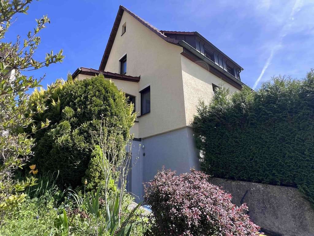 Immobilie in Lichtenwald - 73669 Lichtenwald: Hübsches Einfamilienhaus mit viel Platz, herrlicher Garten, 2 Garagen. Frei. - Bild 1