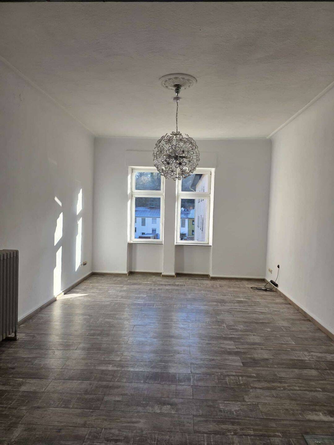 Immobilie in Ottweiler - Freistehendes Mehrfamilienhaus, 4 Wohneinheiten, Garten, Garage, Halle Lagerplatz - Bild 2