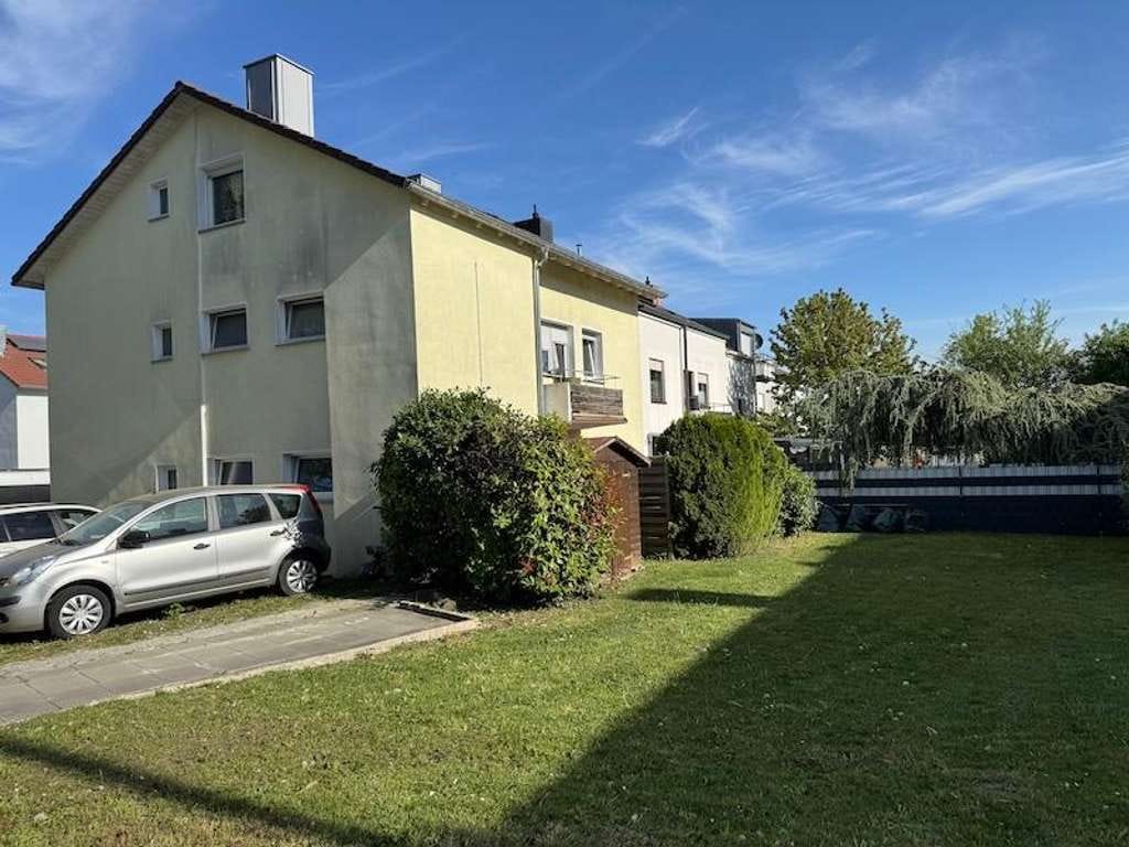 Immobilie in Friedrichshafen - Mehrfamilienreihenmittelhaus mit drei Wohneinheiten in Friedrichshafen Gartenvorstadt - Bild 0