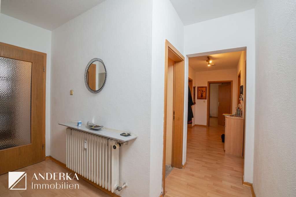 Immobilie in Ichenhausen - Vermietetes Zweifamilienhaus mit Garagen – solide Kapitalanlage in zentraler Lage! - Bild 1