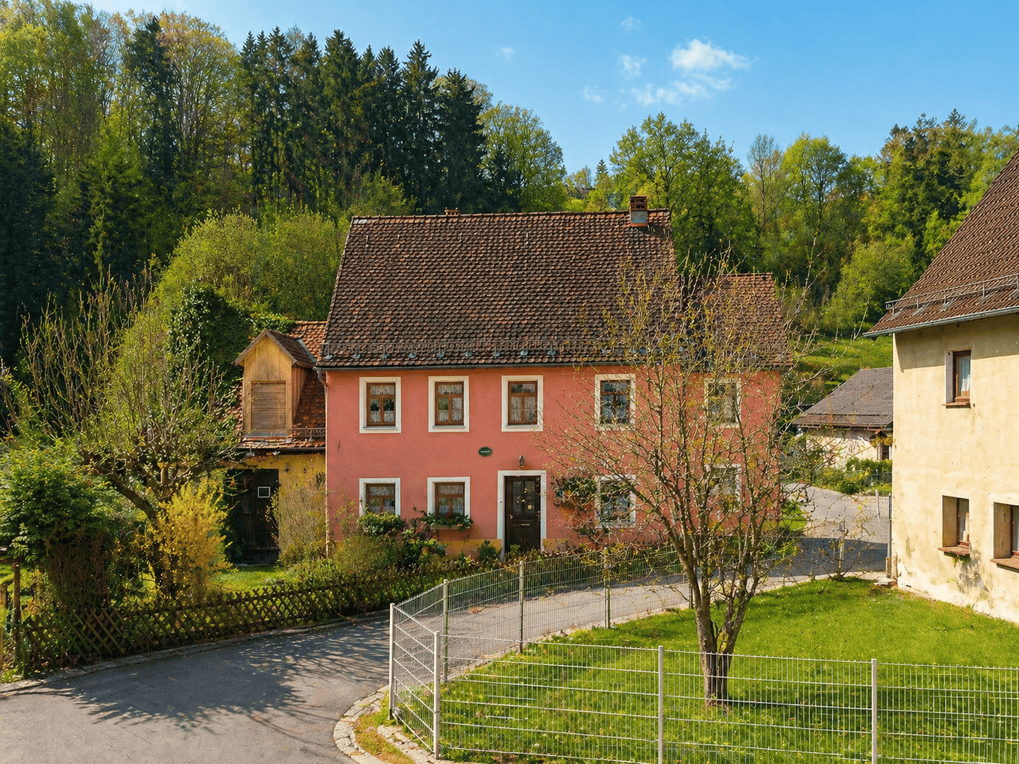 Immobilie in Simmelsdorf - Natur pur: EFH mit Scheune, Werkstatt, Carport und eigenem Bach – nahe Nürnberg - Bild 0