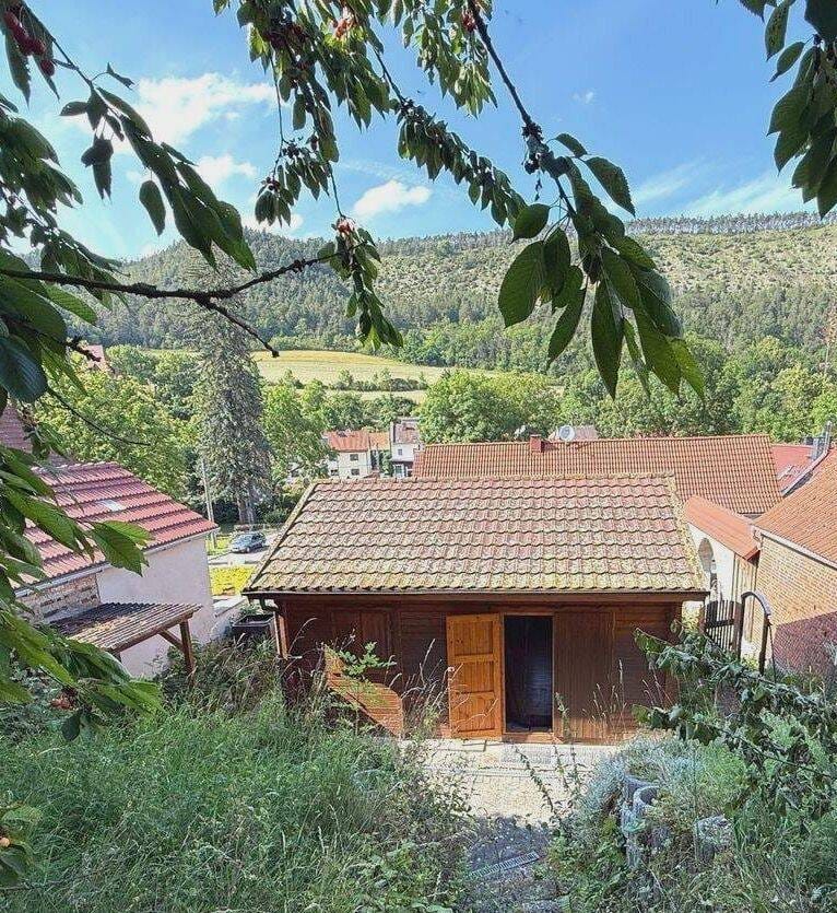 Immobilie in Jena - Traumhaft schönes Wochenendhaus auf einem Südhang-Grundstück in Jena-Leutra zum Verkauf - Bild 0