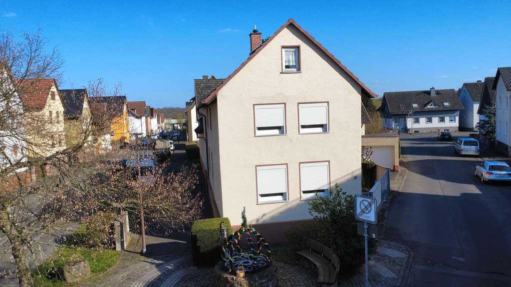 Immobilie in Fernwald - Einfamilienhaus mit großzügigem Grundstück, Hof und Scheune in Fernwald-Steinbach - Bild 3