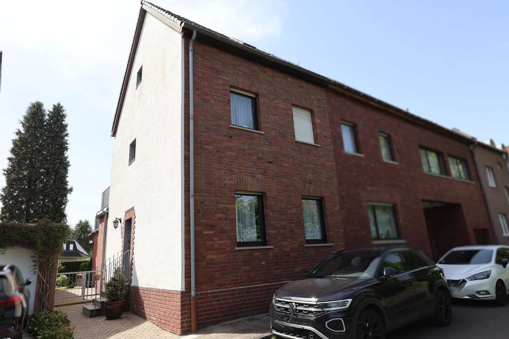 Immobilie in Düren - Handwerker aufgepasst! Reiheneckhaus mit Potenzial! - Bild 0