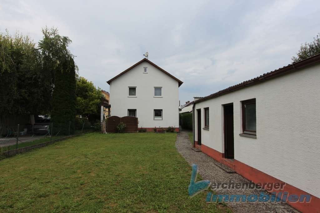 Immobilie in Osterhofen - Wohnhaus mit großem Gartengrundstück in Osterhofen - Altenmarkt - Bild 0