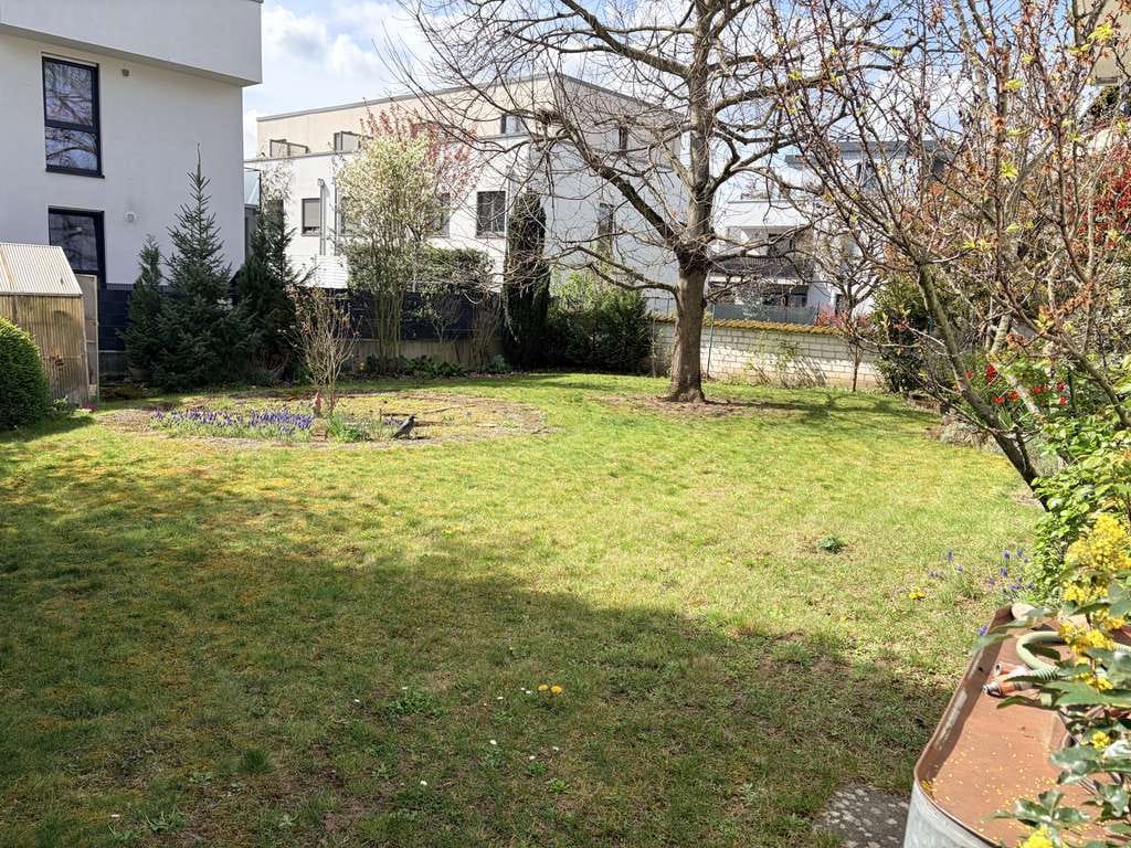 Immobilie in Hochheim - Zentral wohnen - in Ruhe genießen, Einfamilienhaus mit Einliegerwohnung und großem Garten  - Bild 2